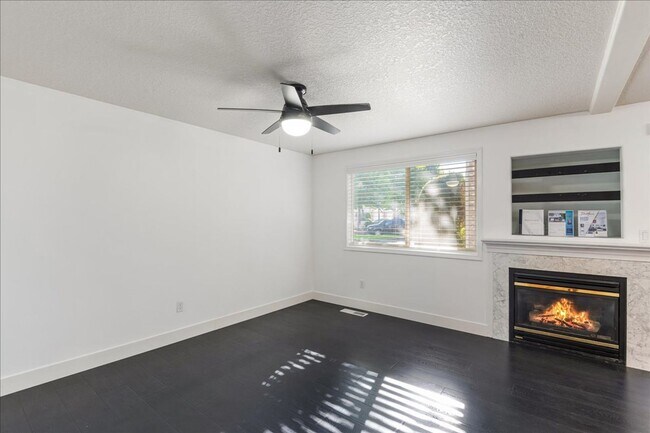 Building Photo - Versatile 4-Bedroom Corner Condo with Main...
