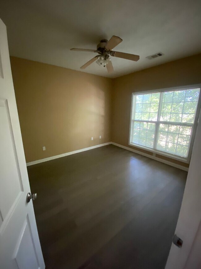 Building Photo - 812 20th St