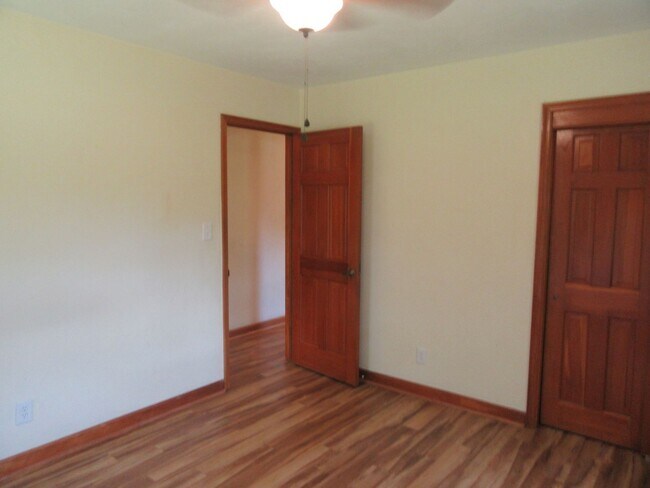 Building Photo - Beautiful Home with a Country Setting