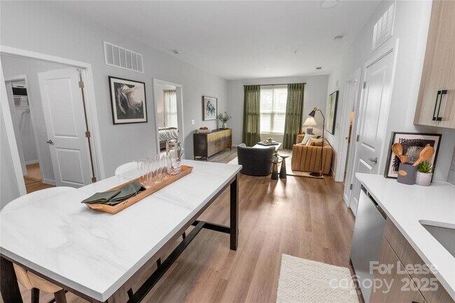 Building Photo - 2546 Perimeter Pointe Pkwy