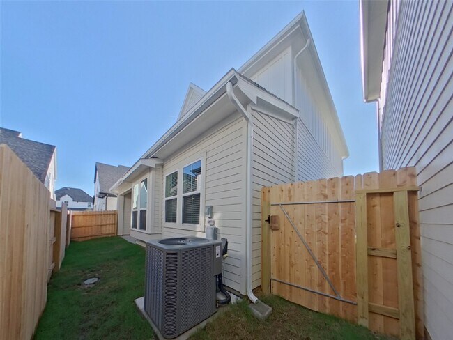 Building Photo - 4914 San Fabiano Ct
