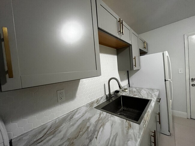 Kitchen with Stainless steel sink - 1034 NW 25th St