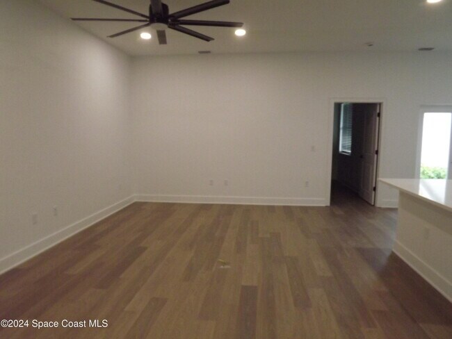 Building Photo - 2261 Highland Ave