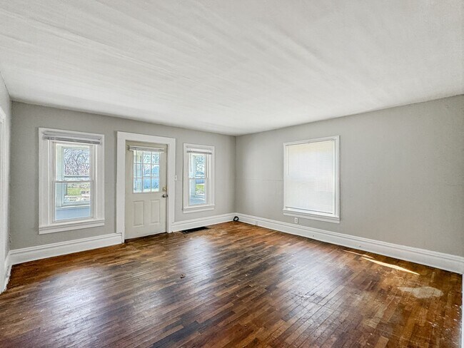 Building Photo - Own Your Own 3 Bedroom Home
