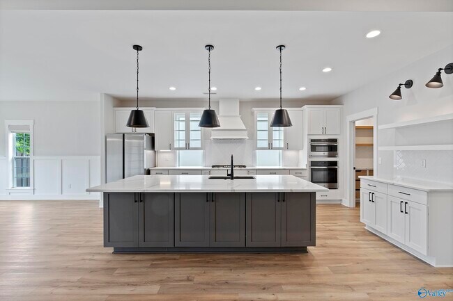 Building Photo - 6605 Waxwood Dr
