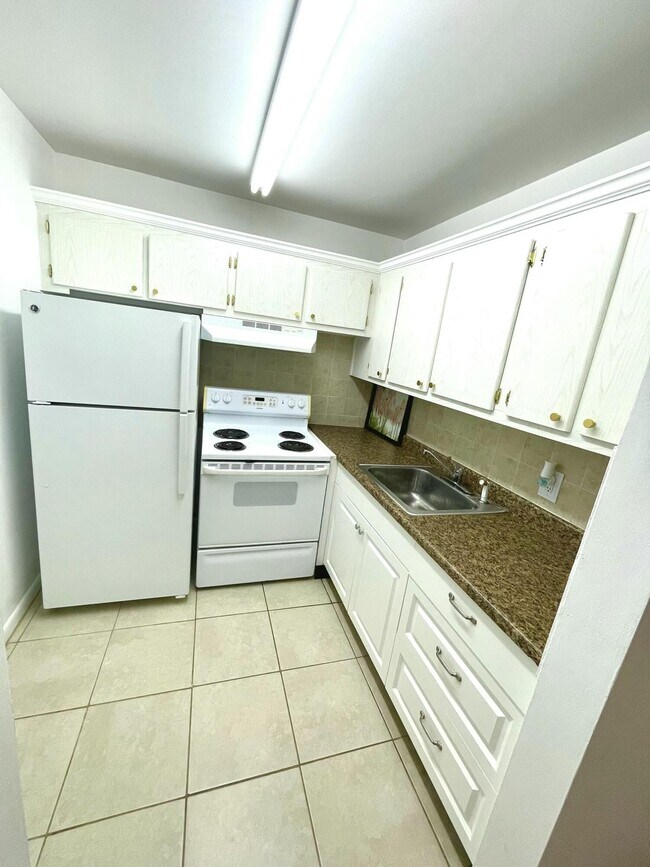 Building Photo - 128 Canterbury F