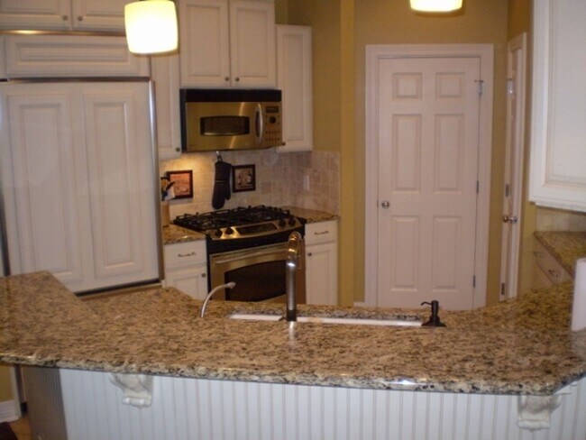 Building Photo - 2471 Brookside Dr