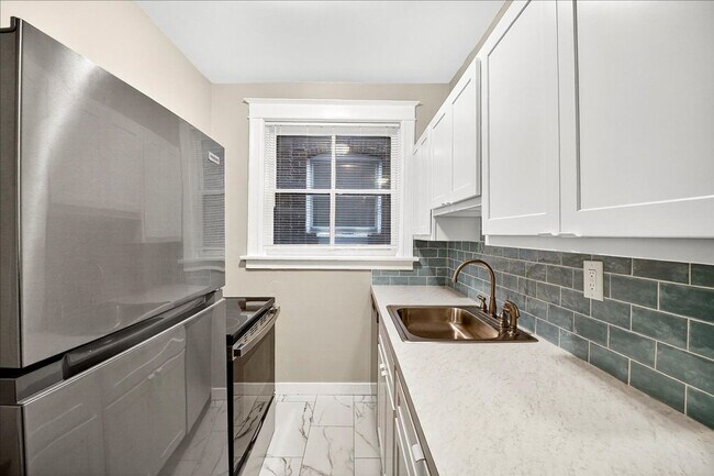 Building Photo - Sh'Cuuute!