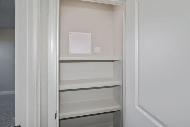 Building Photo - 7616 Woodford Ave