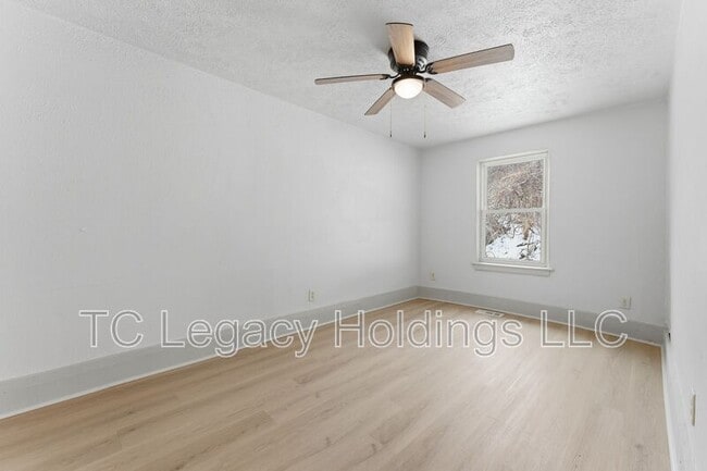 Building Photo - 16 Flint St