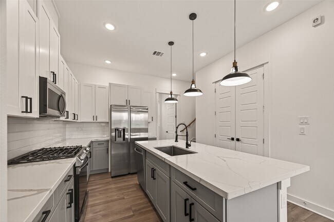 Building Photo - 1406 Mansfield St