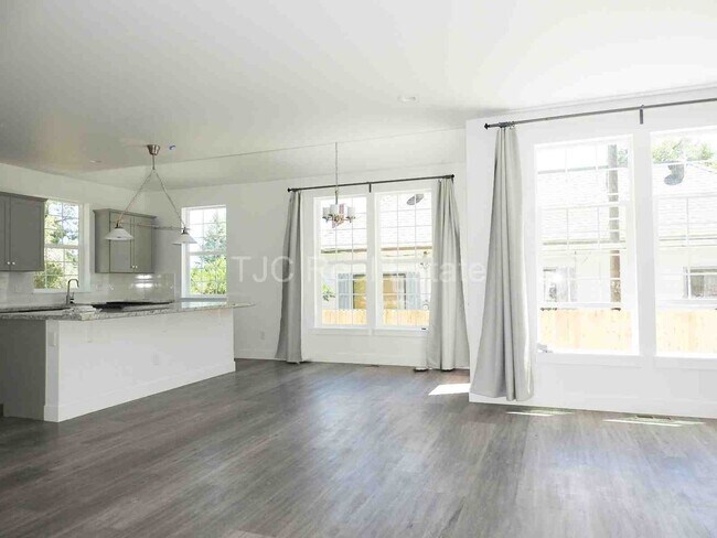 Building Photo - 6704 Ralston Rd