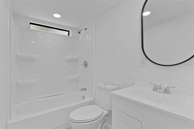 Building Photo - 33514 Luana Ct