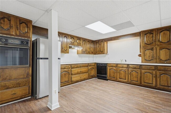 Building Photo - 1460 Hillcrest Dr