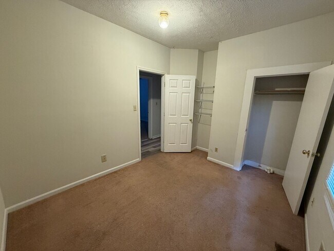 Building Photo - 329-2 Oldham Ave – Available August 2026