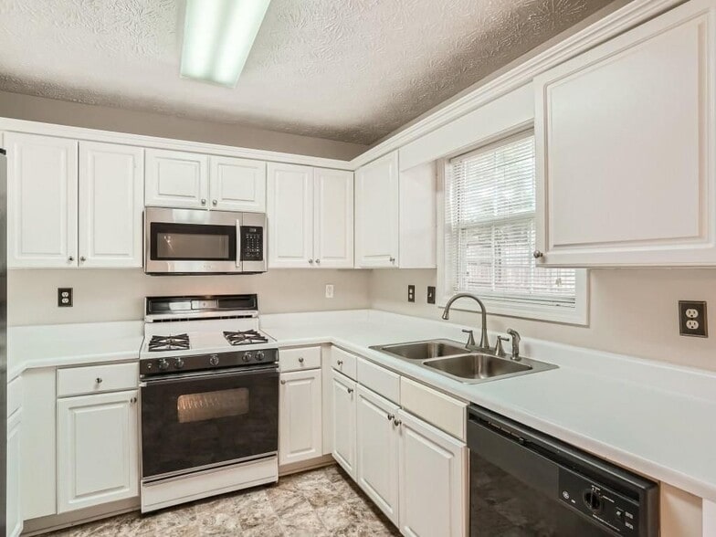 Building Photo - 2817 Manor Glen Ln NW