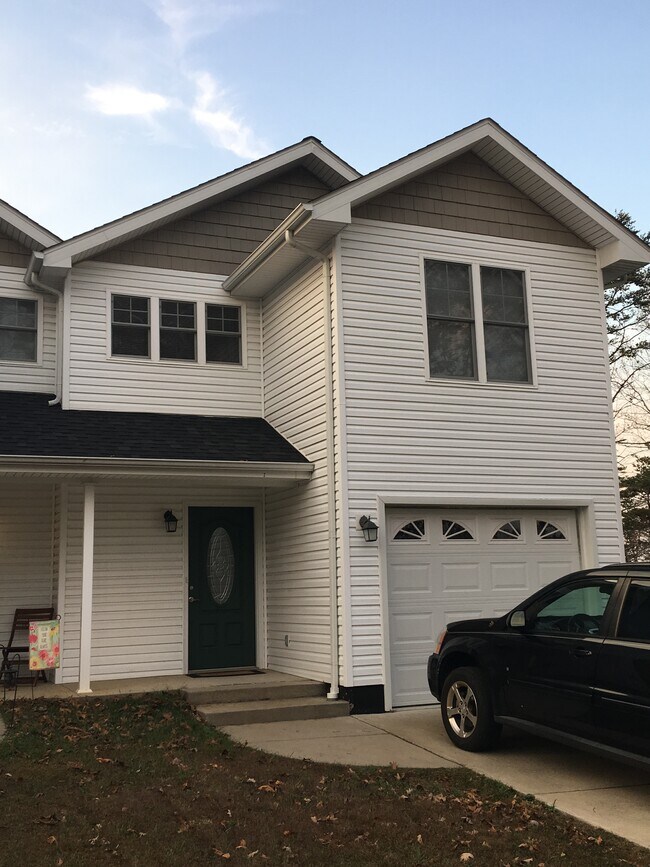 Primary Photo - 2 Rujon Drive
