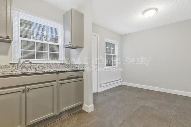 Building Photo - 321 S Gardner Ave