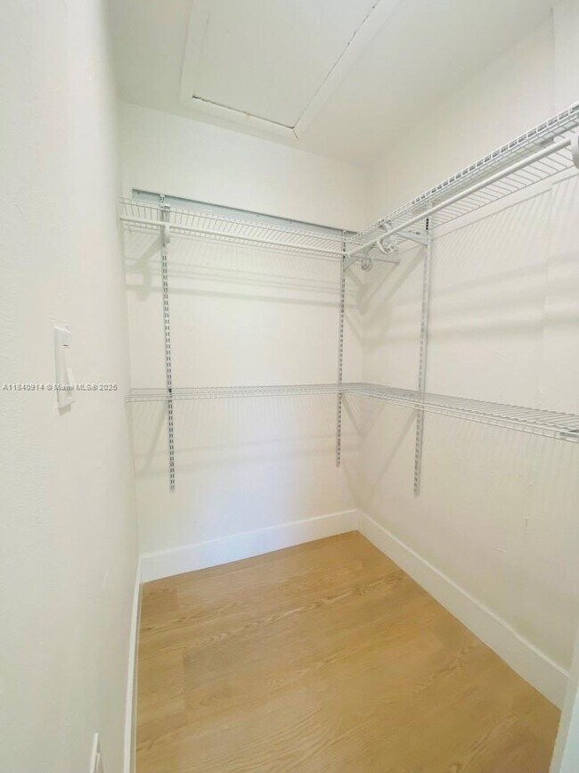 Building Photo - 10581 SW 155th Ct