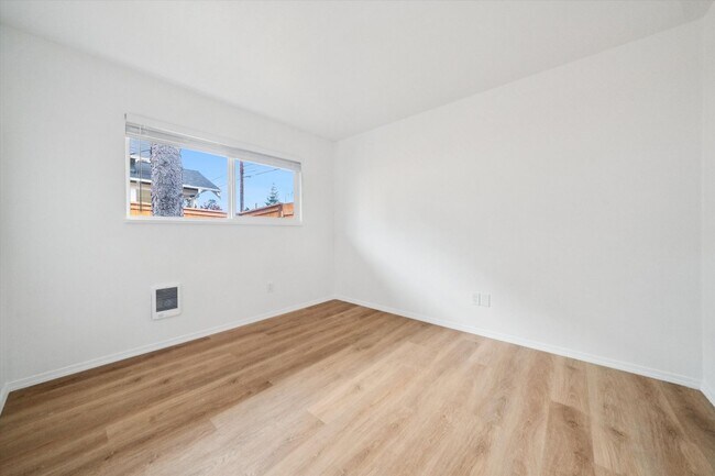 Building Photo - 5143-5145 SE Knight