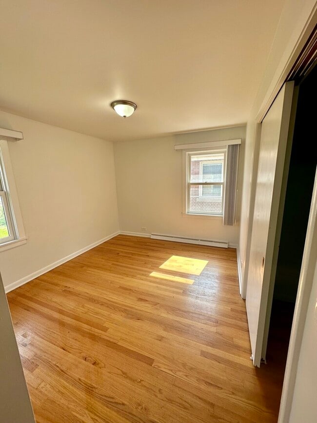 Building Photo - 5452 Brummel St
