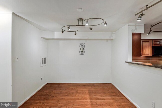 Building Photo - 2237 Lovedale Ln