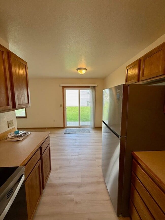 Building Photo - Charming 3 Bed, 1.5 Bath Unit in the Heart...