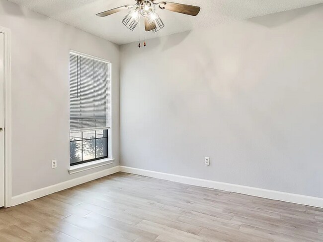 Building Photo - 2406 Kingsford Ct