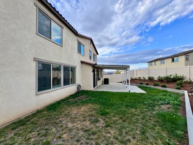 Building Photo - Spacious 4 Bedroom Home for Lease in Winch...