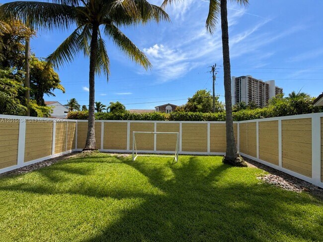 Building Photo - 11445 N Bayshore Dr