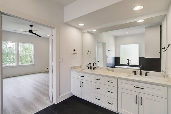 Building Photo - 4304 Sondick Ct