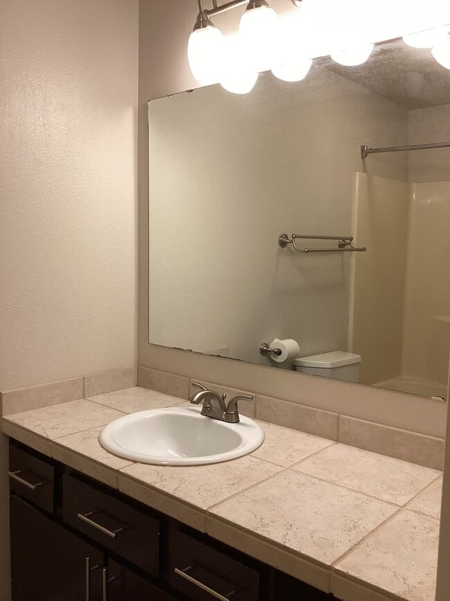 Building Photo - Charming Edmonds Condo with Two Garages and Modern Comforts