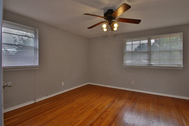Building Photo - Large 3 bed/2 bath with BONUS ROOM in Yukon!
