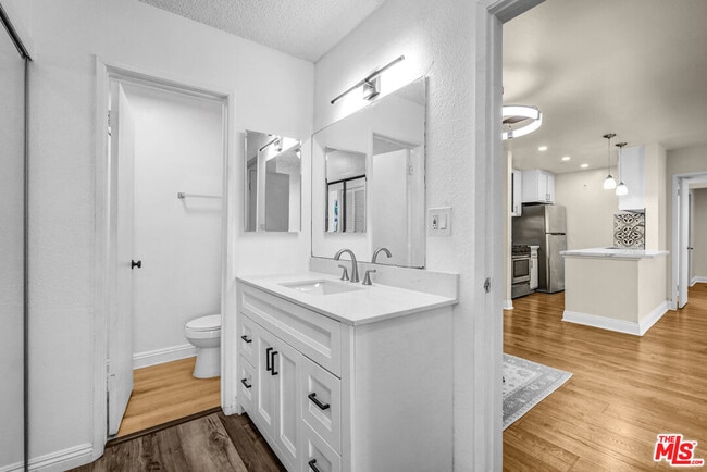 Building Photo - 18620 Hatteras St