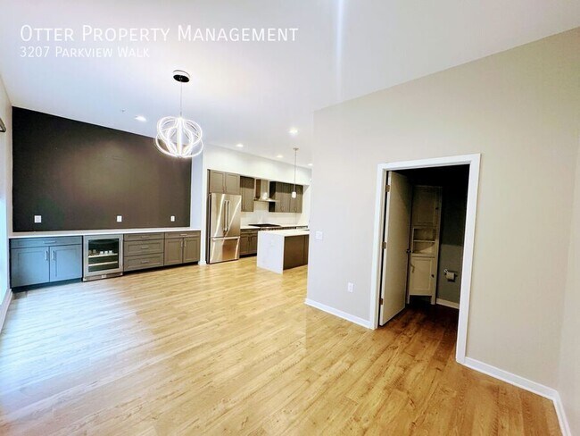 Building Photo - 3207 Parkview Walk