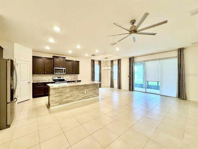 Building Photo - 12544 Shining Willow St