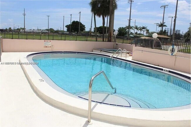 Building Photo - 281 NE 40th St