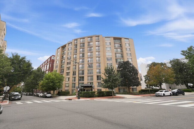 Building Photo - 1239 Vermont Ave NW