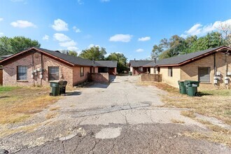 Building Photo - 1114 Hazelton St