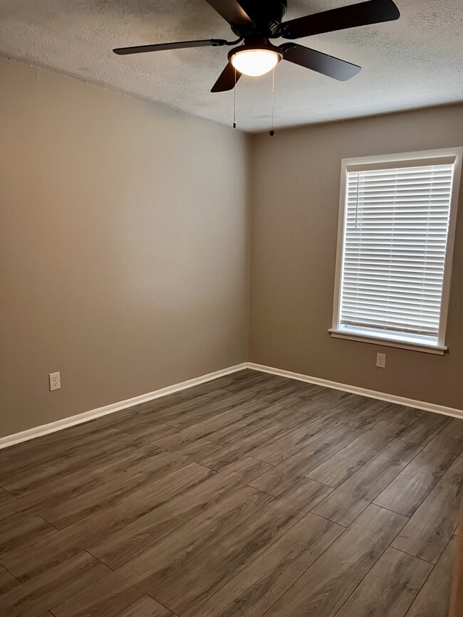 Building Photo - 1010 Holt St