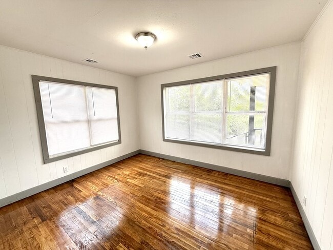 Building Photo - 1125 Easy St