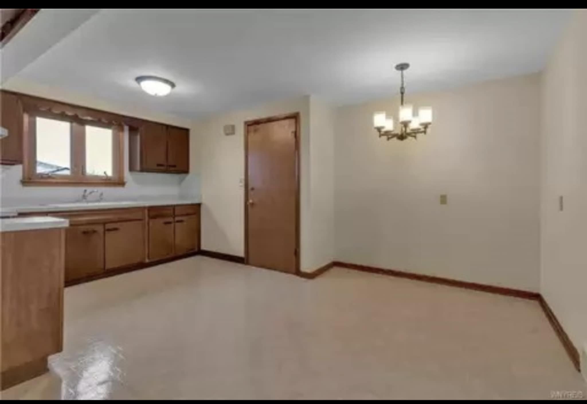 Kitchen-dining area - 33 Rosemead Ln
