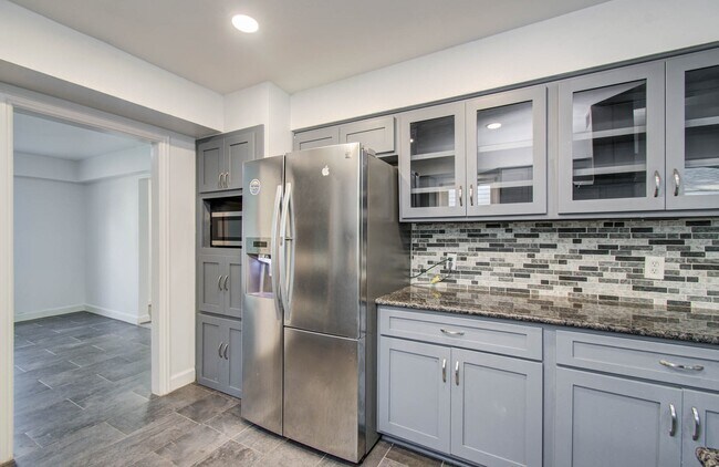 Building Photo - 674 Ravensworth Dr