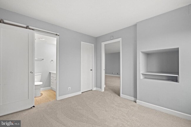 Building Photo - 307 Yoakum Pkwy