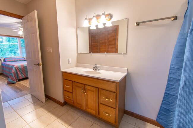 Primary Bath - 4747 Knollwood Dr NW