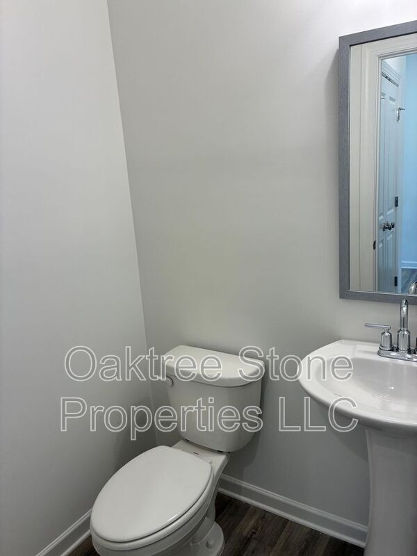 Building Photo - 3378 Skyland Dr