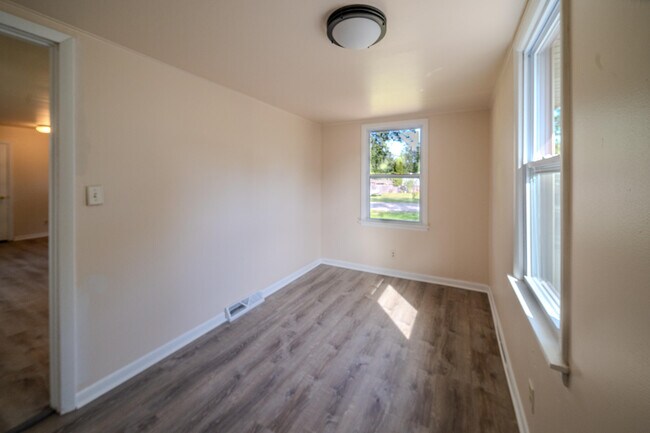 Building Photo - 1857 Willow Rd