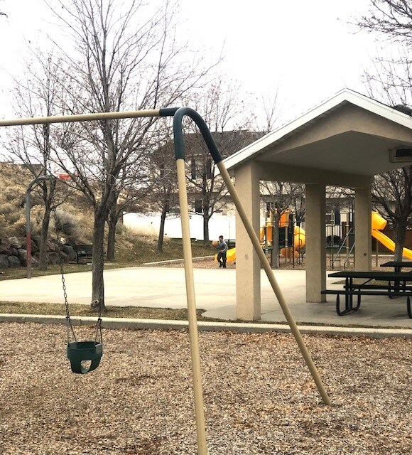 Building Photo - 472 E Braidhill Dr