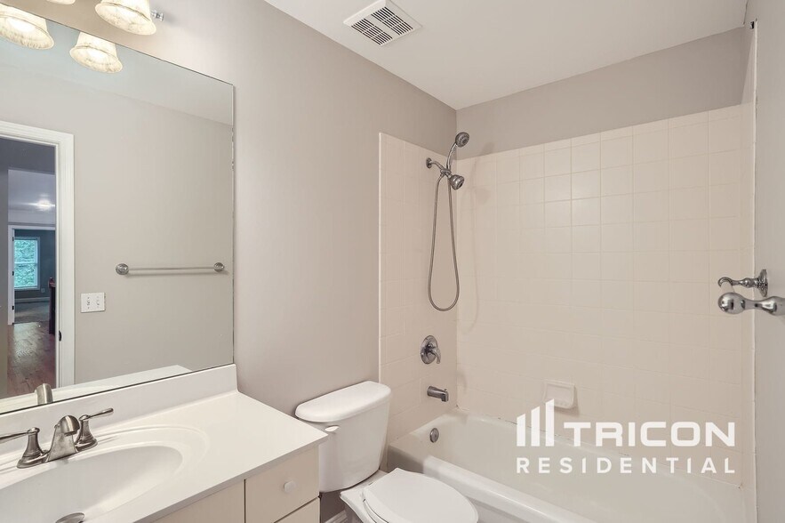 Building Photo - 6315 Tamarack Tr