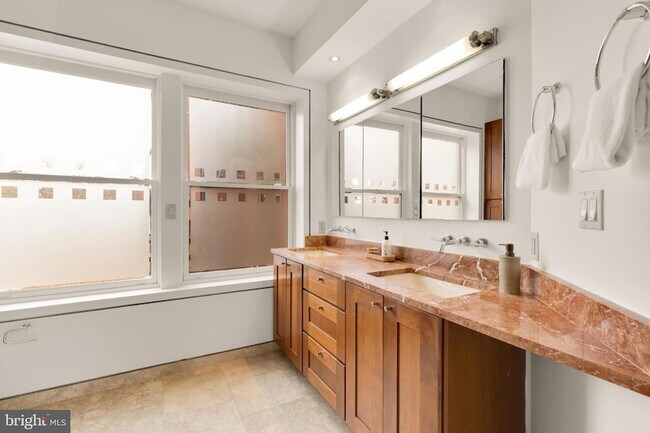 Building Photo - 1324 Q St NW